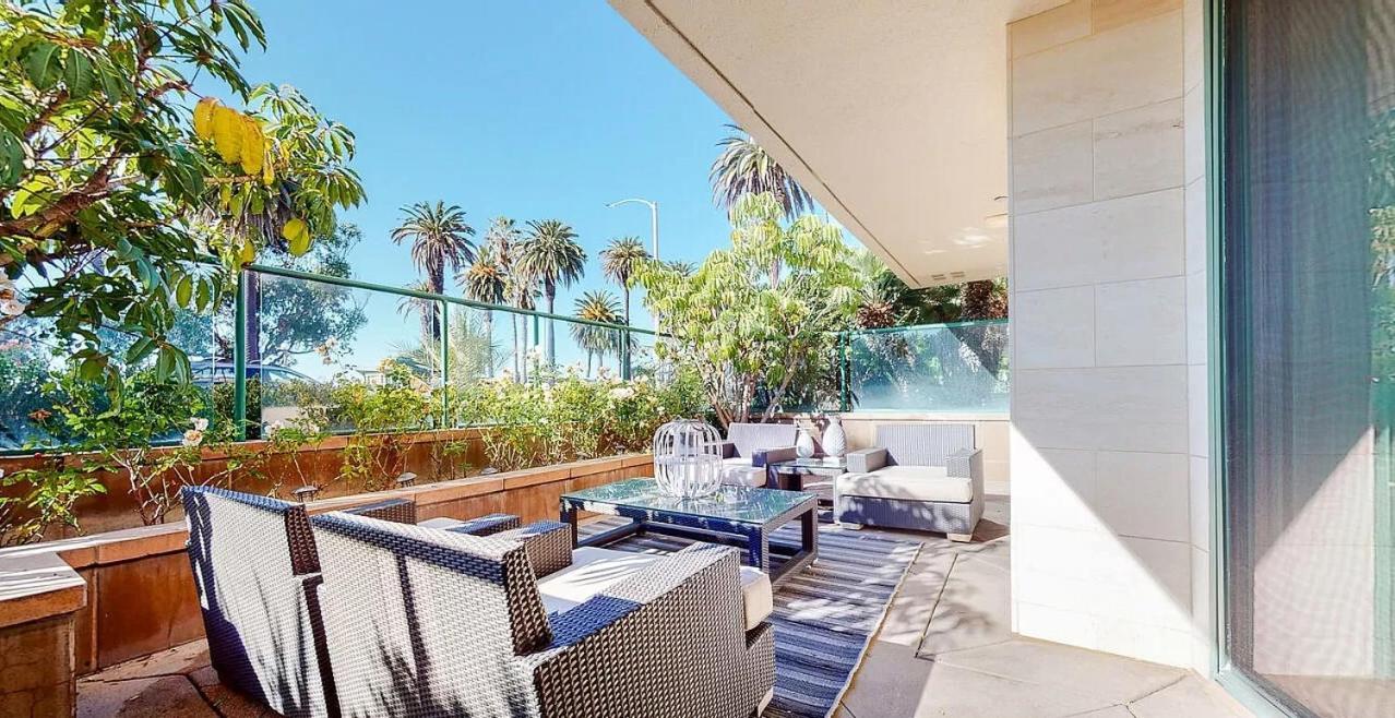 Apartment Stunning 2 Bedroom 3 Bathroom Unit Witm Amazing Views *