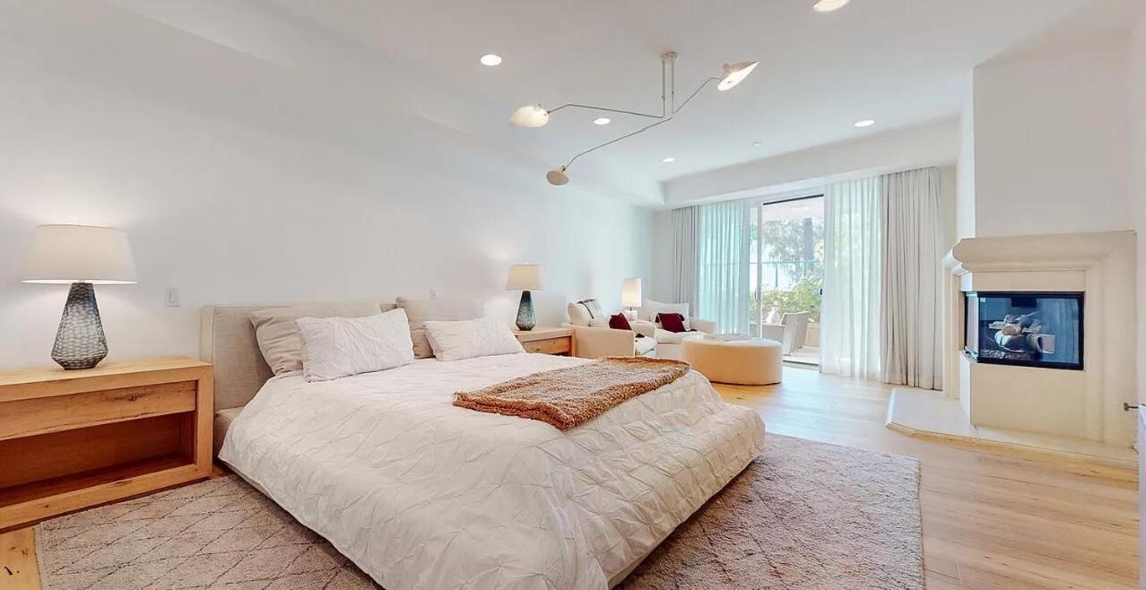 Stunning 2 Bedroom 3 Bathroom Unit Witm Amazing Views Apartment Los Angeles