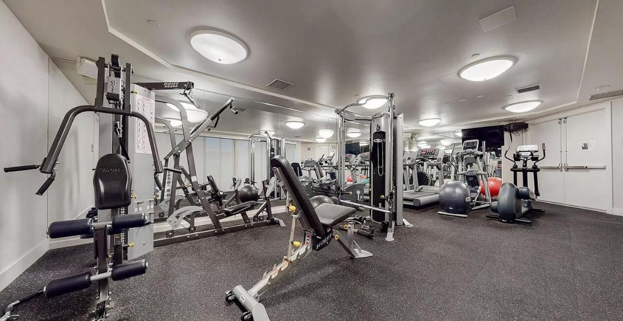 Stunning 2 Bedroom 3 Bathroom Unit Witm Amazing Views Los Angeles