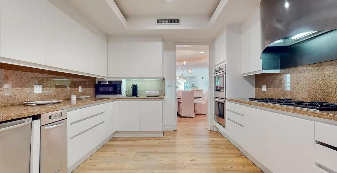Apartment Stunning 2 Bedroom 3 Bathroom Unit Witm Amazing Views Los Angeles