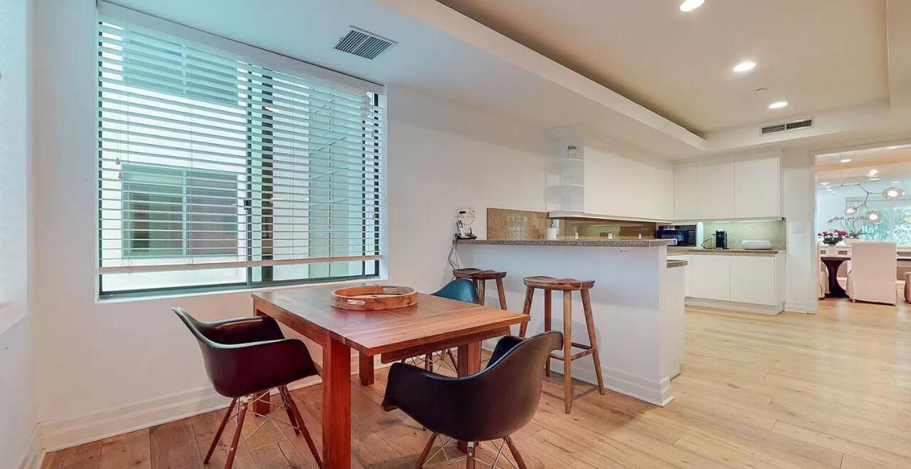 Stunning 2 Bedroom 3 Bathroom Unit Witm Amazing Views Apartment Los Angeles