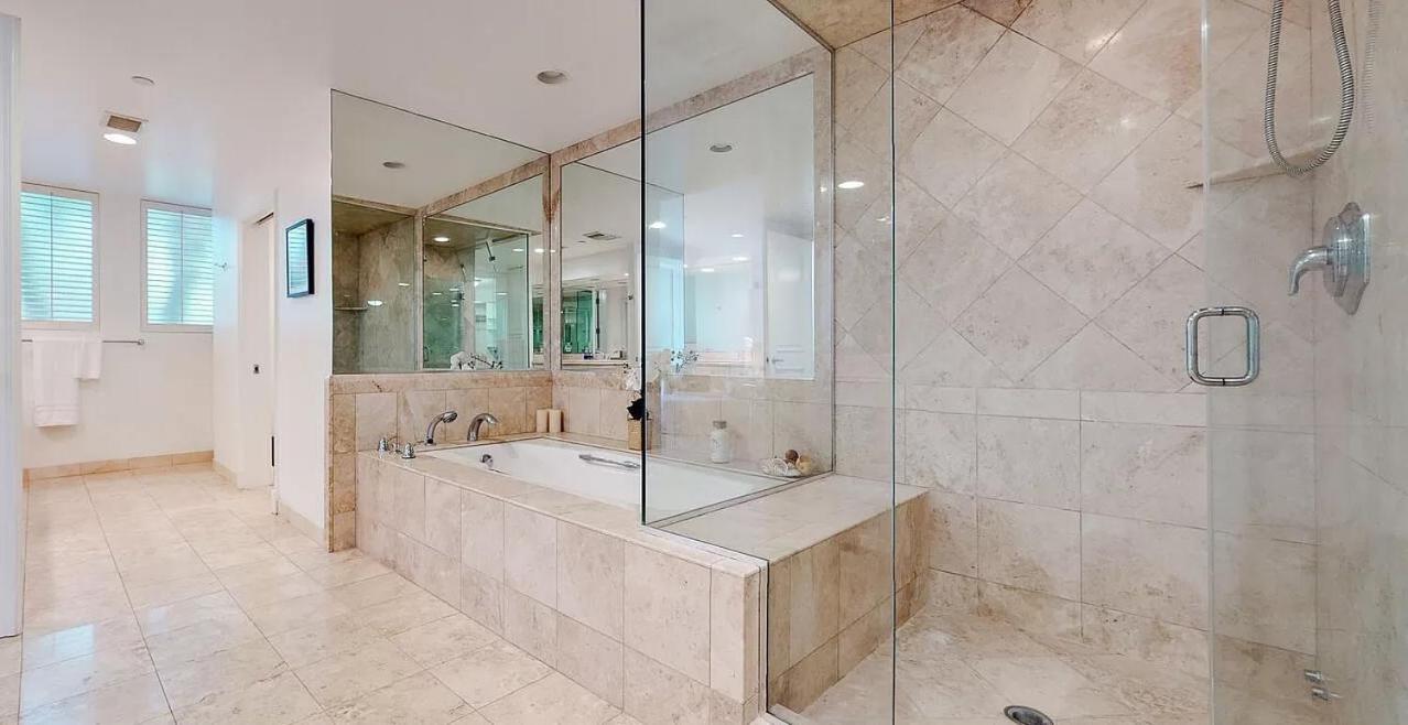 Stunning 2 Bedroom 3 Bathroom Unit Witm Amazing Views *