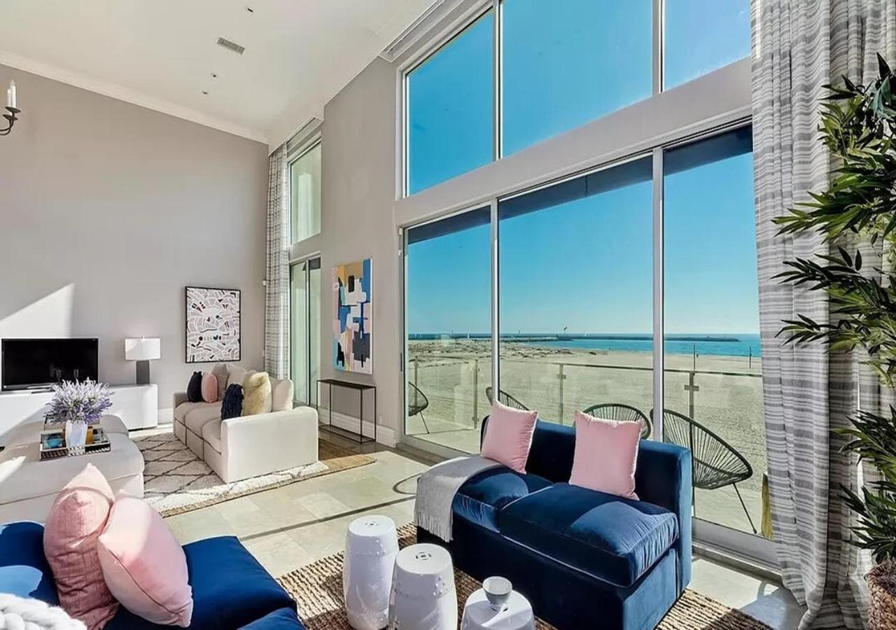 Exceptional 3 Bedrooms On The Beach Penthouse Apartment