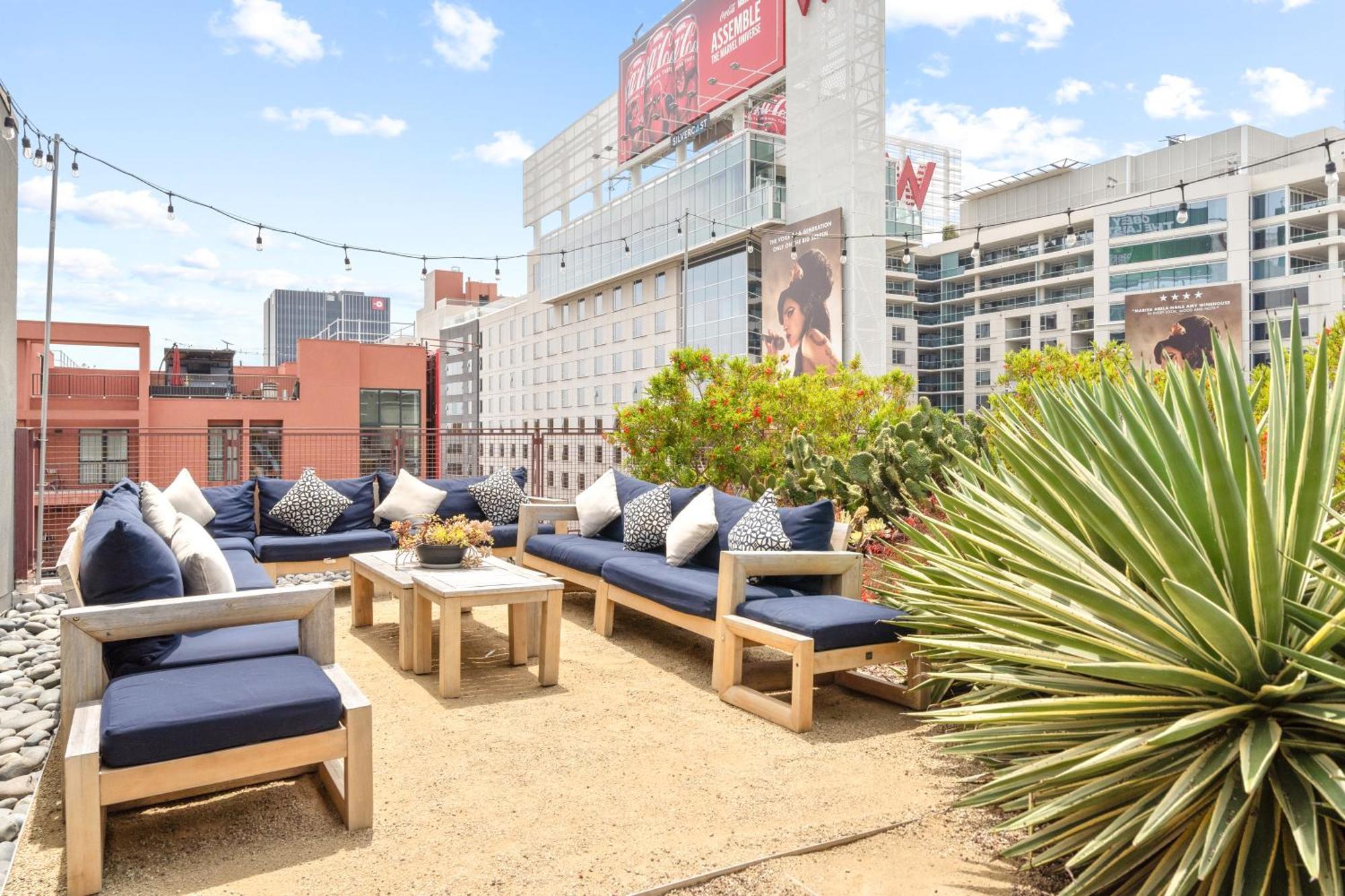 Hollywood Walk Of Fame With Parking And Gym Apartment Los Angeles