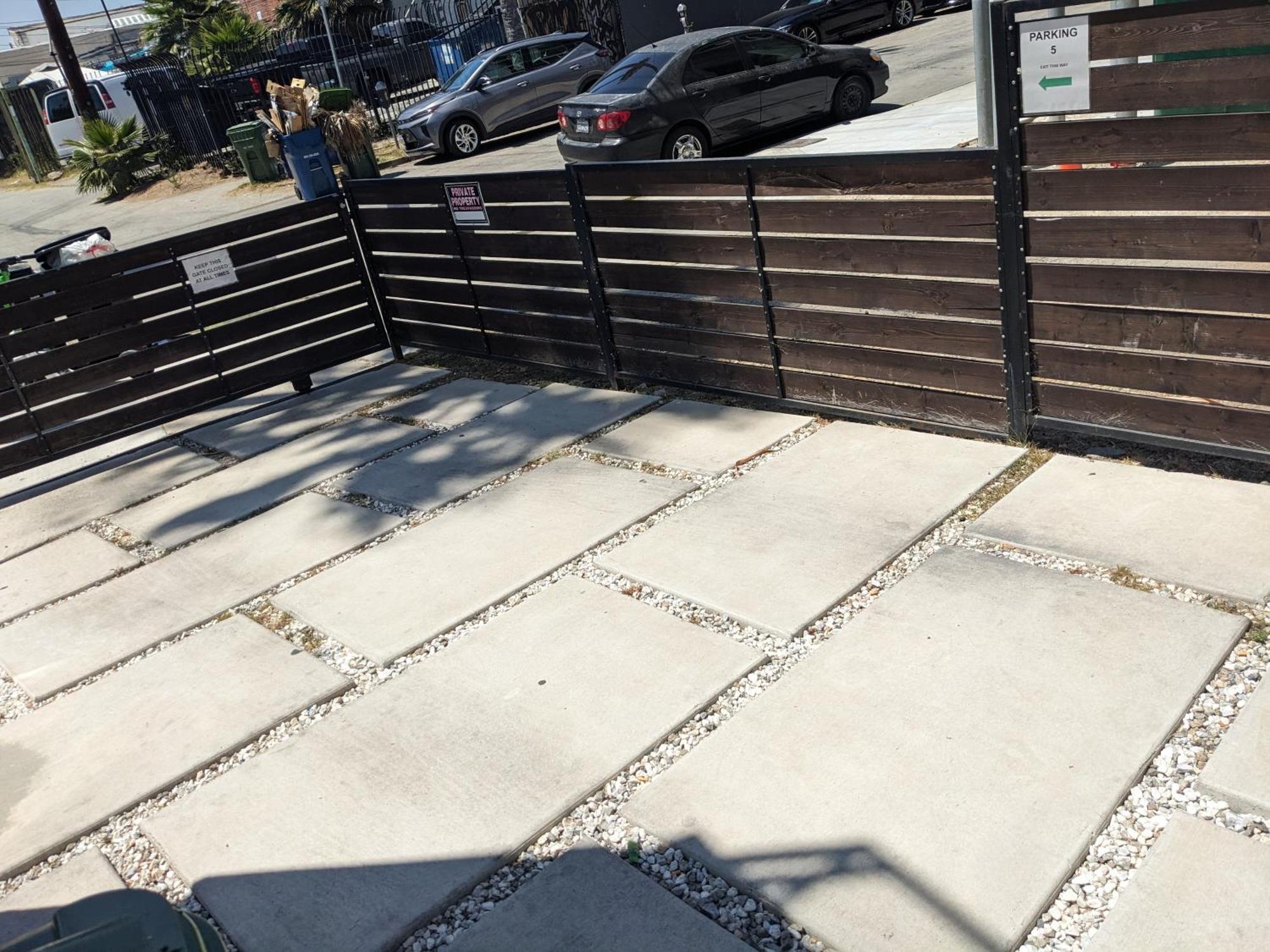 Cozy 3 Bedroom Townhouse With Balcony Los Angeles