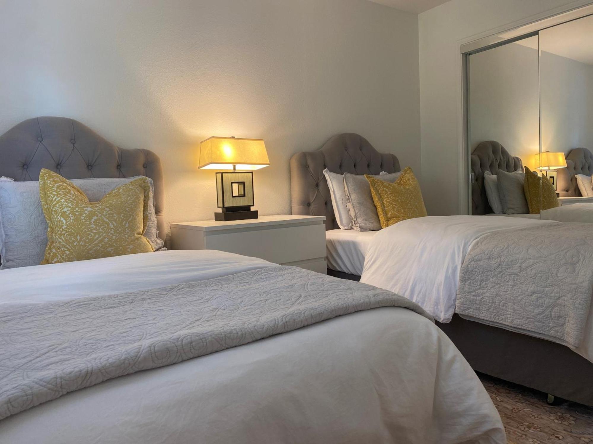 Holiday home With Private Entry And Large Pool *