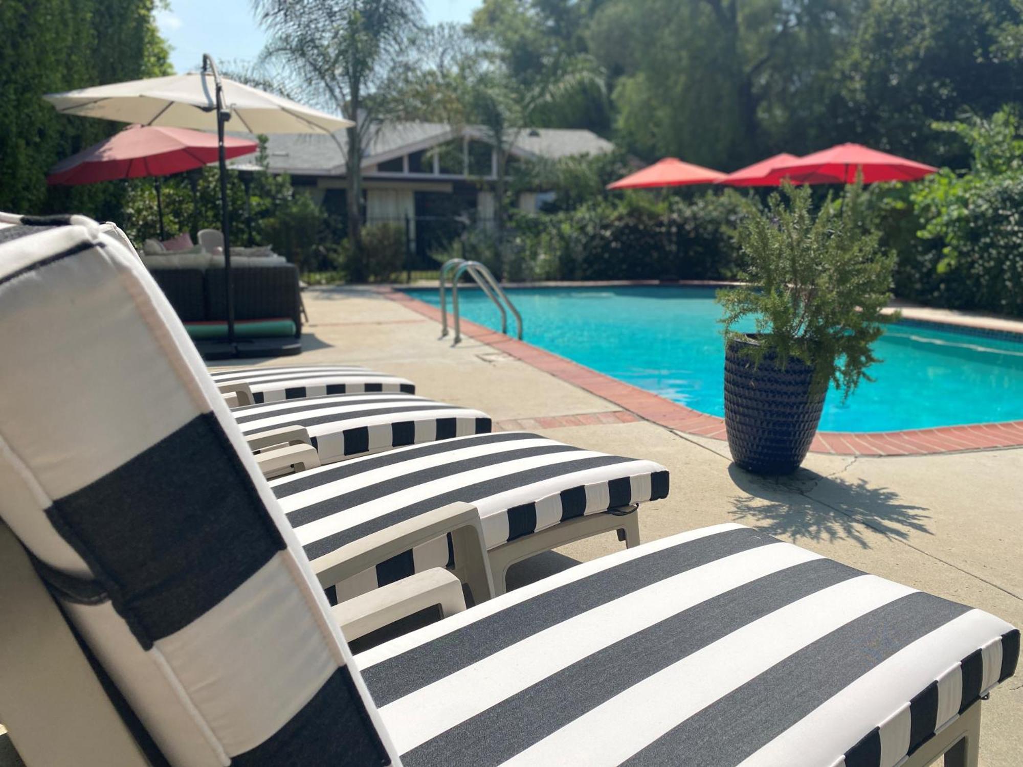 With Private Entry And Large Pool *