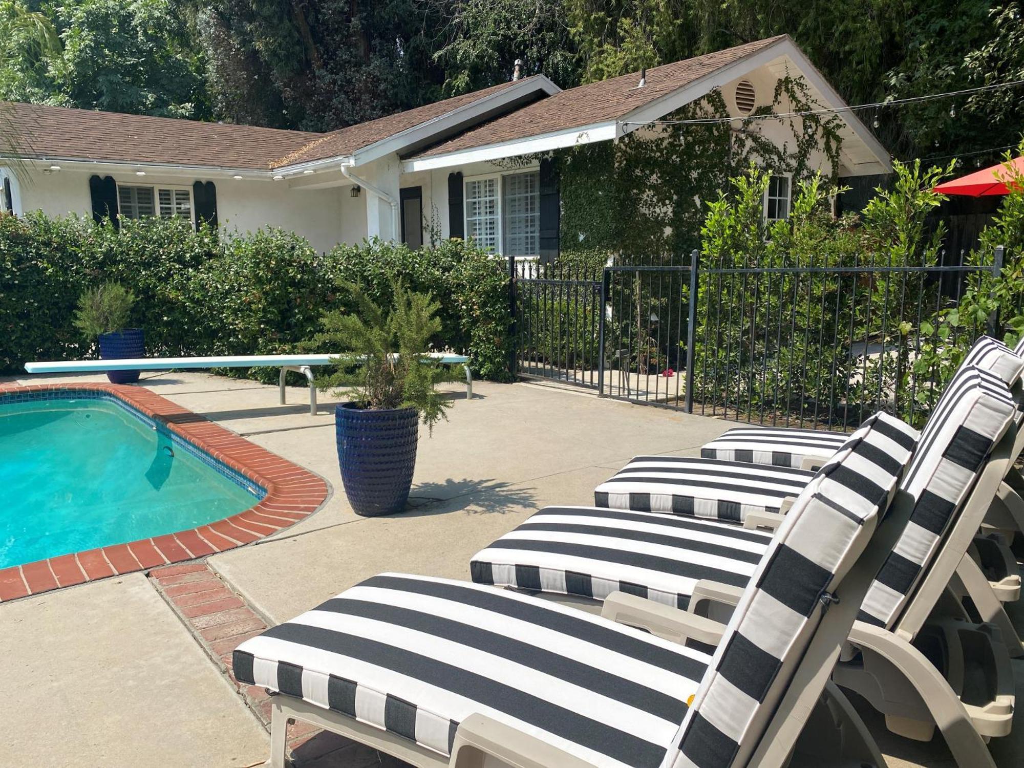 With Private Entry And Large Pool Holiday home