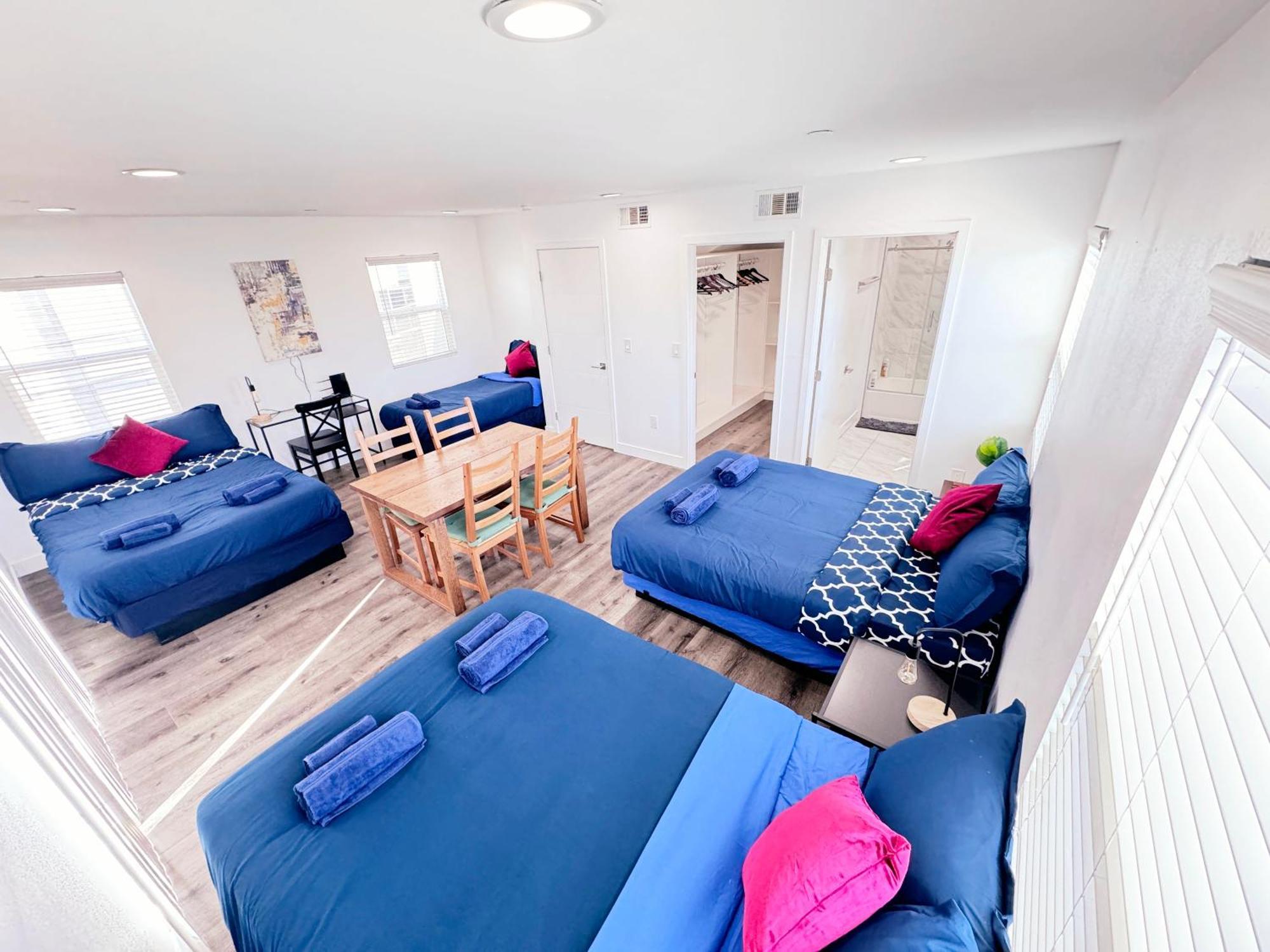 Apartment Cozy 3 Bedroom Townhouse With Balcony