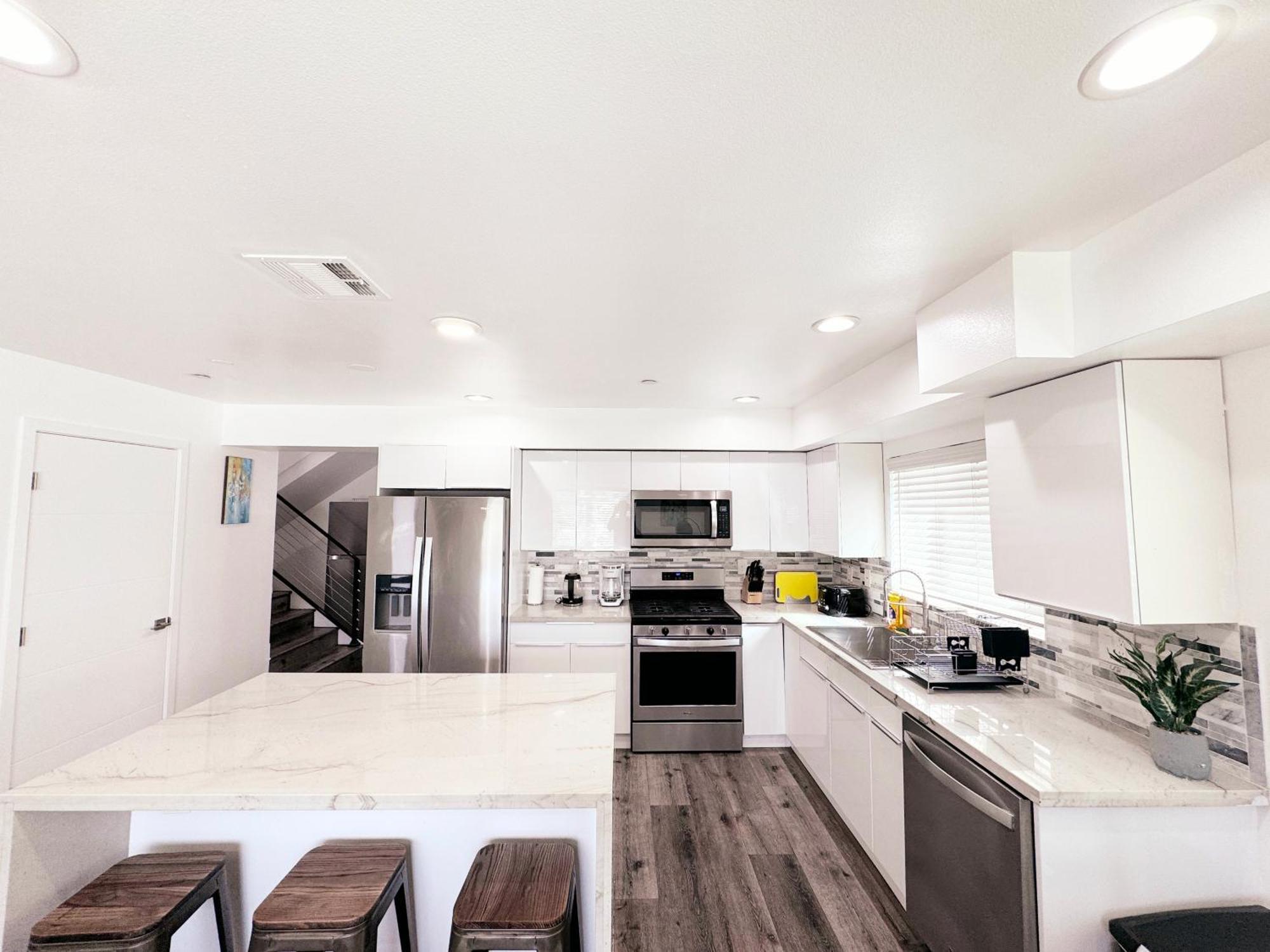 Apartment Cozy 3 Bedroom Townhouse With Balcony