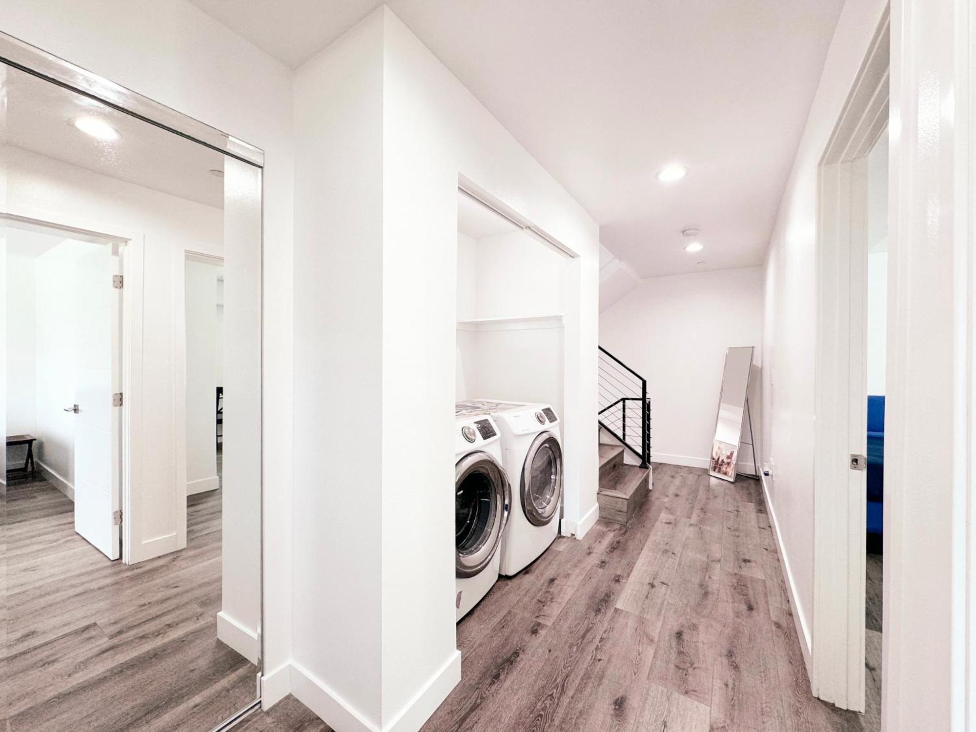 Cozy 3 Bedroom Townhouse With Balcony Apartment
