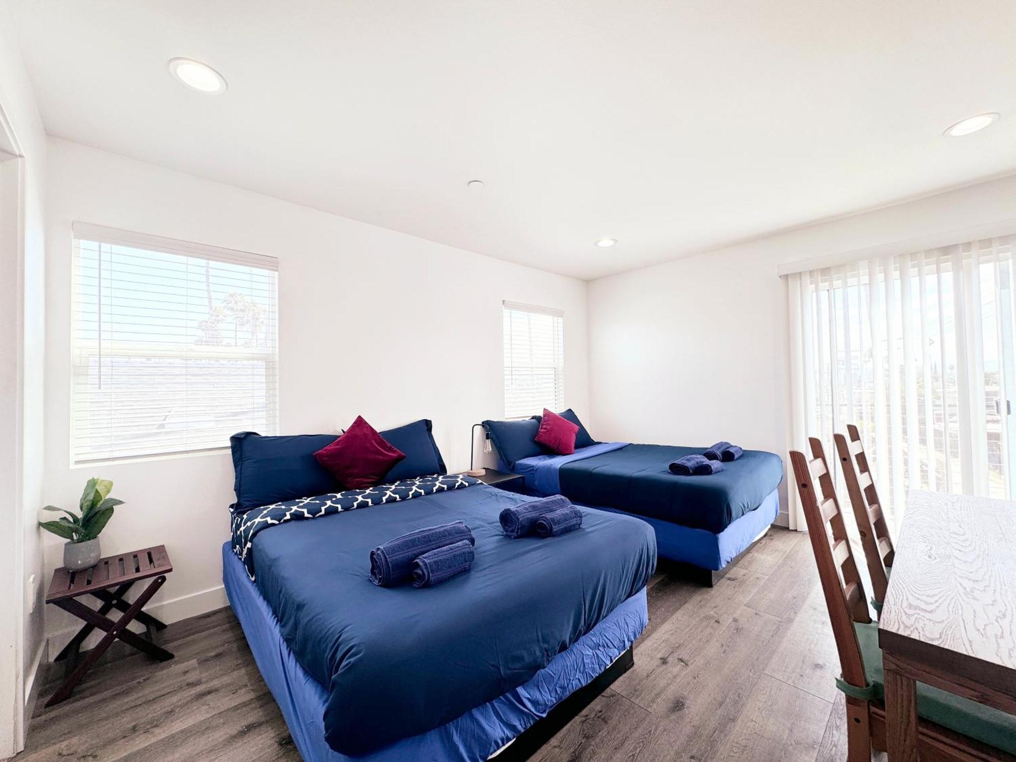Cozy 3 Bedroom Townhouse With Balcony Apartment