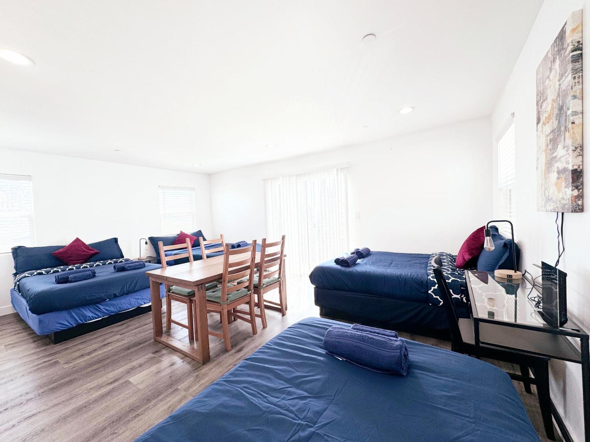Cozy 3 Bedroom Townhouse With Balcony * Los Angeles