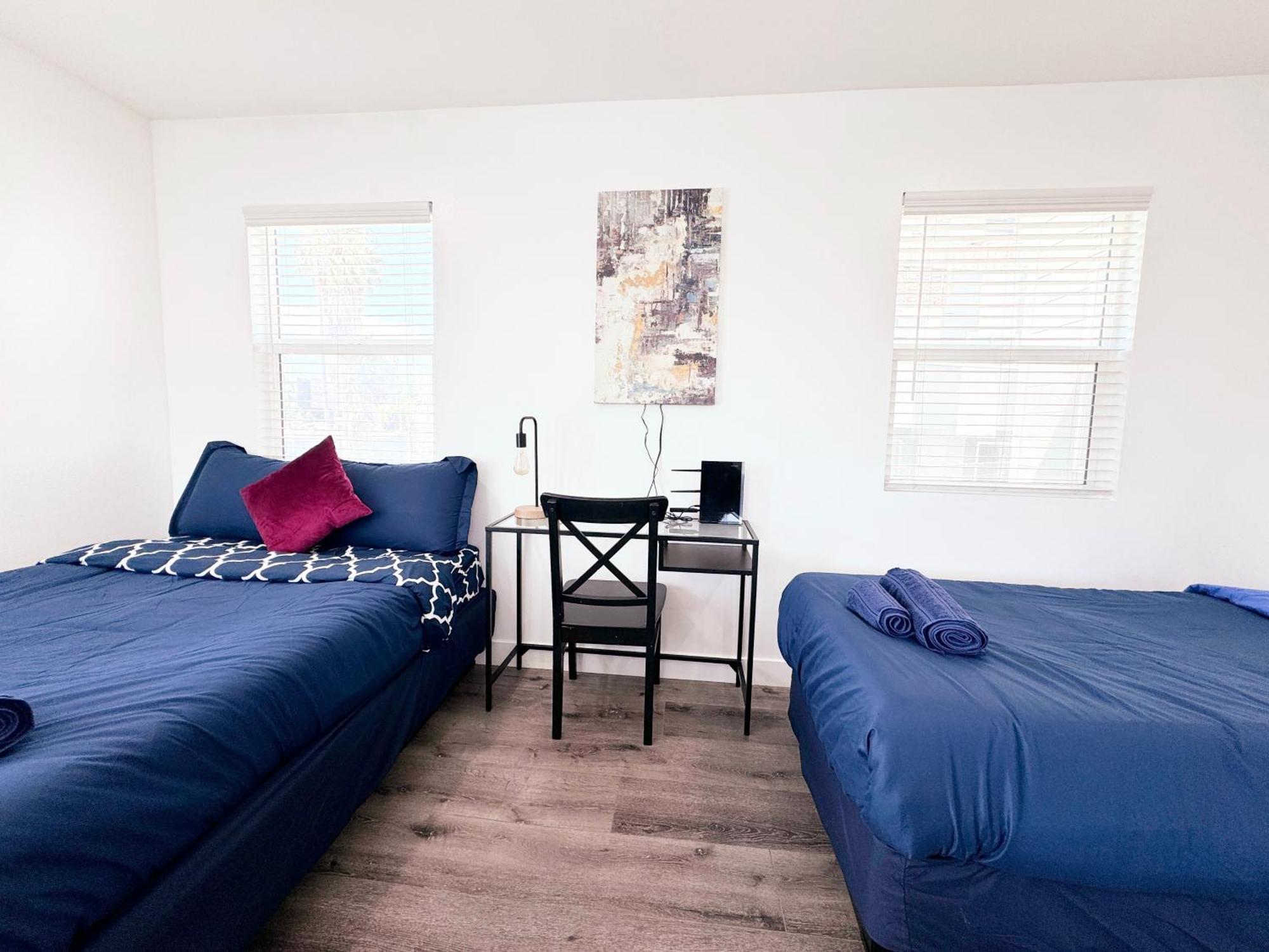 Cozy 3 Bedroom Townhouse With Balcony Apartment