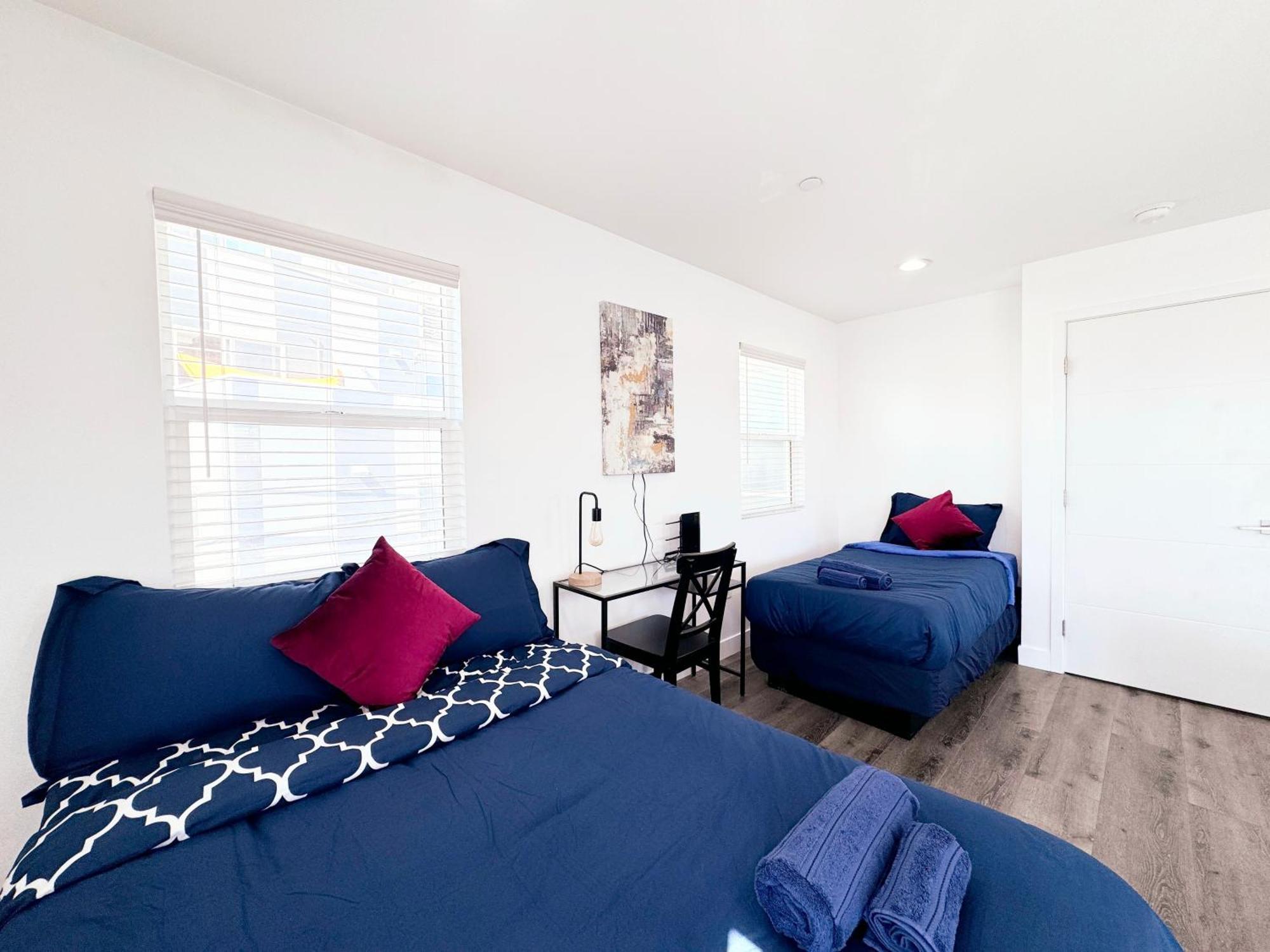 Cozy 3 Bedroom Townhouse With Balcony * Los Angeles