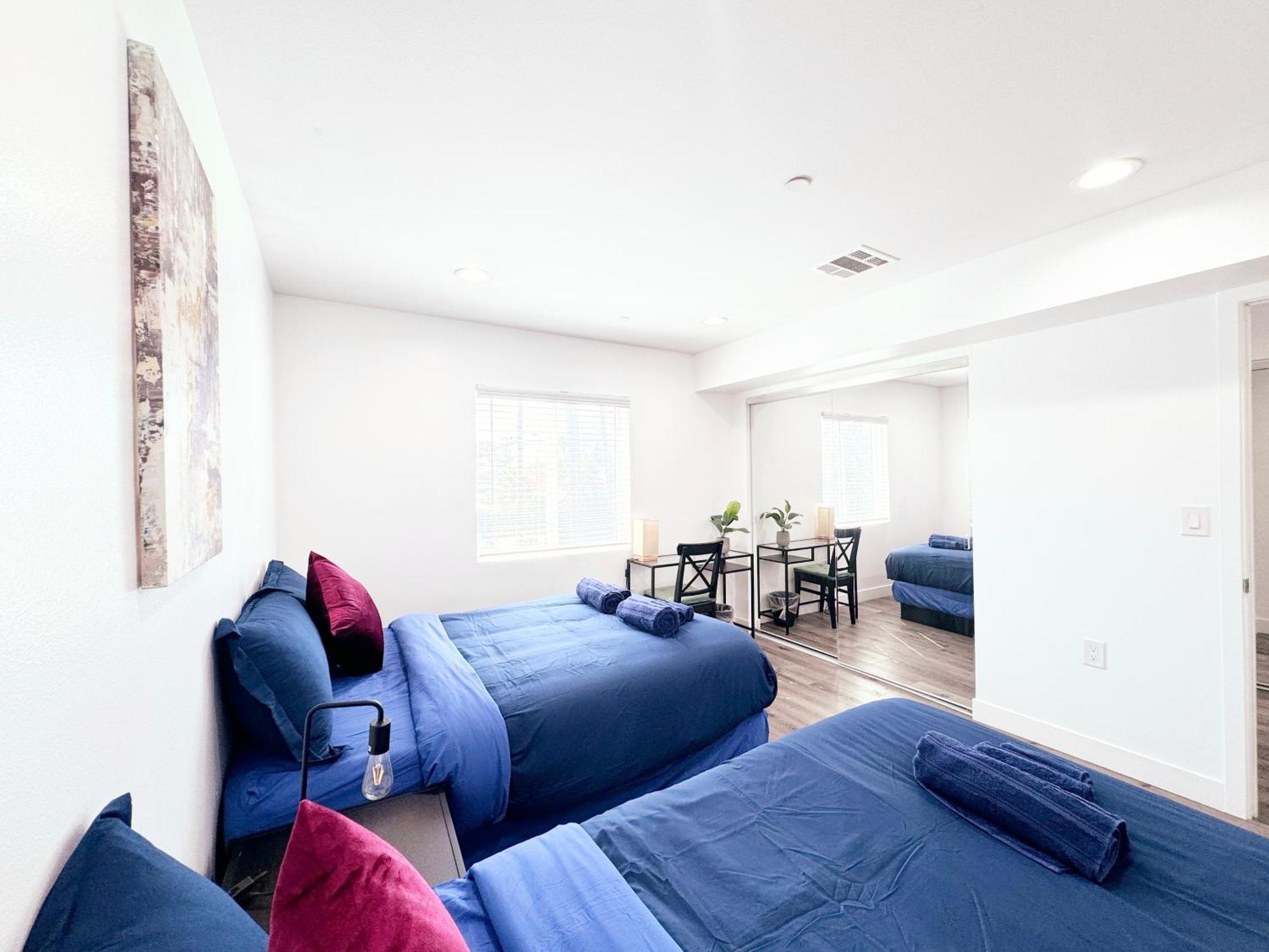 Cozy 3 Bedroom Townhouse With Balcony * Los Angeles