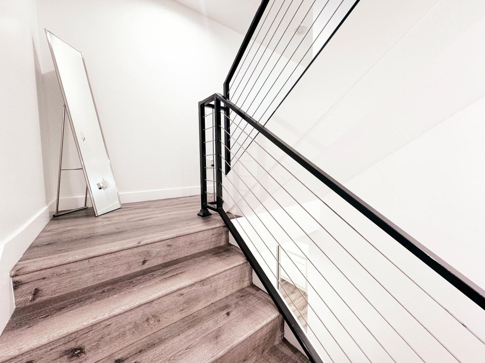 Cozy 3 Bedroom Townhouse With Balcony