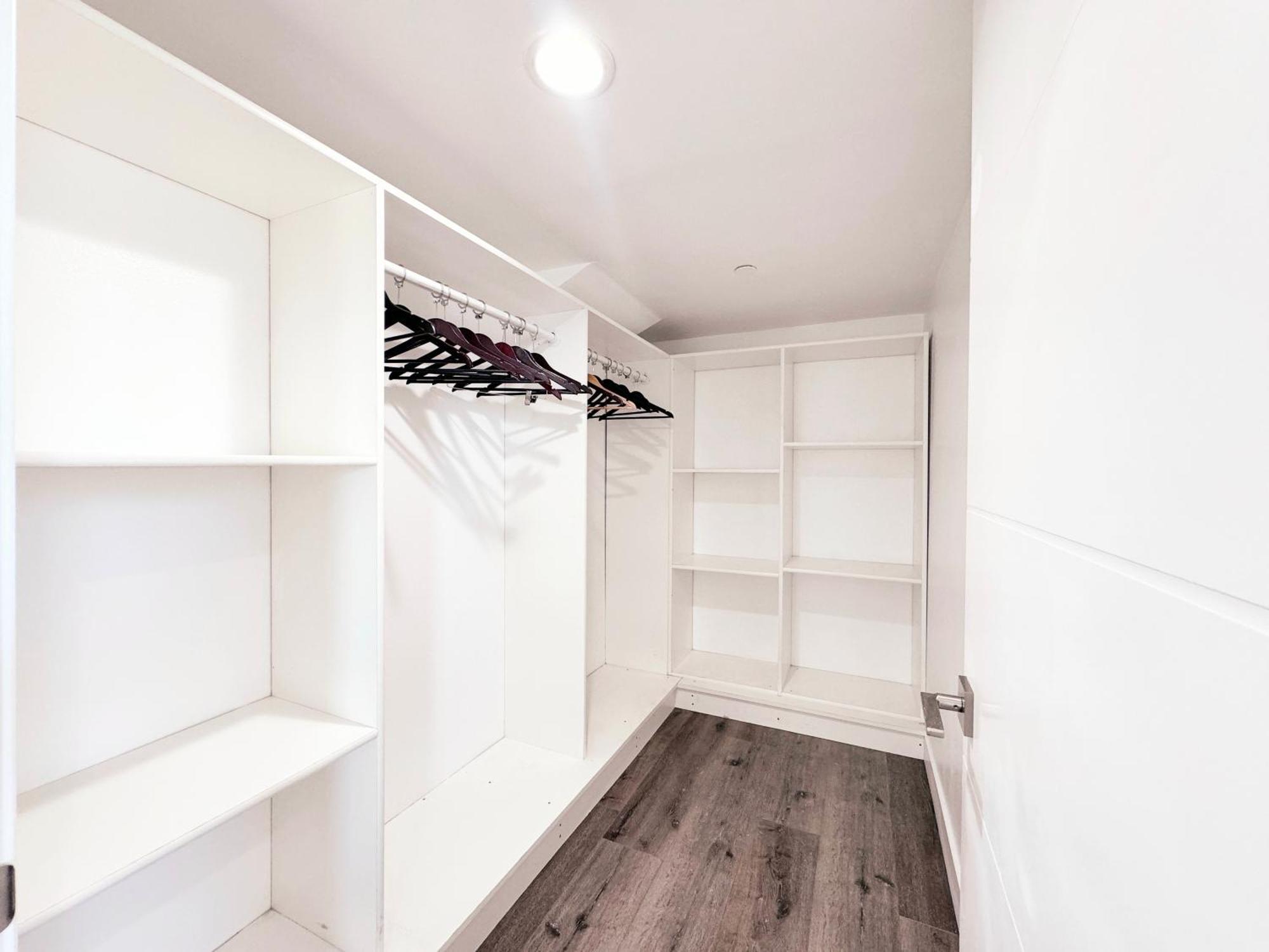 Cozy 3 Bedroom Townhouse With Balcony Apartment
