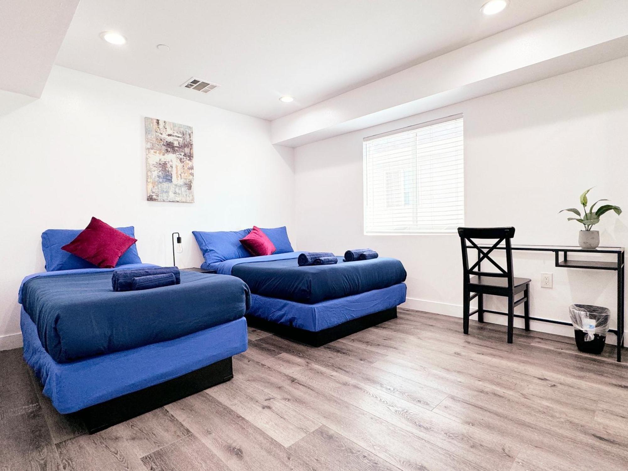 Cozy 3 Bedroom Townhouse With Balcony Apartment *