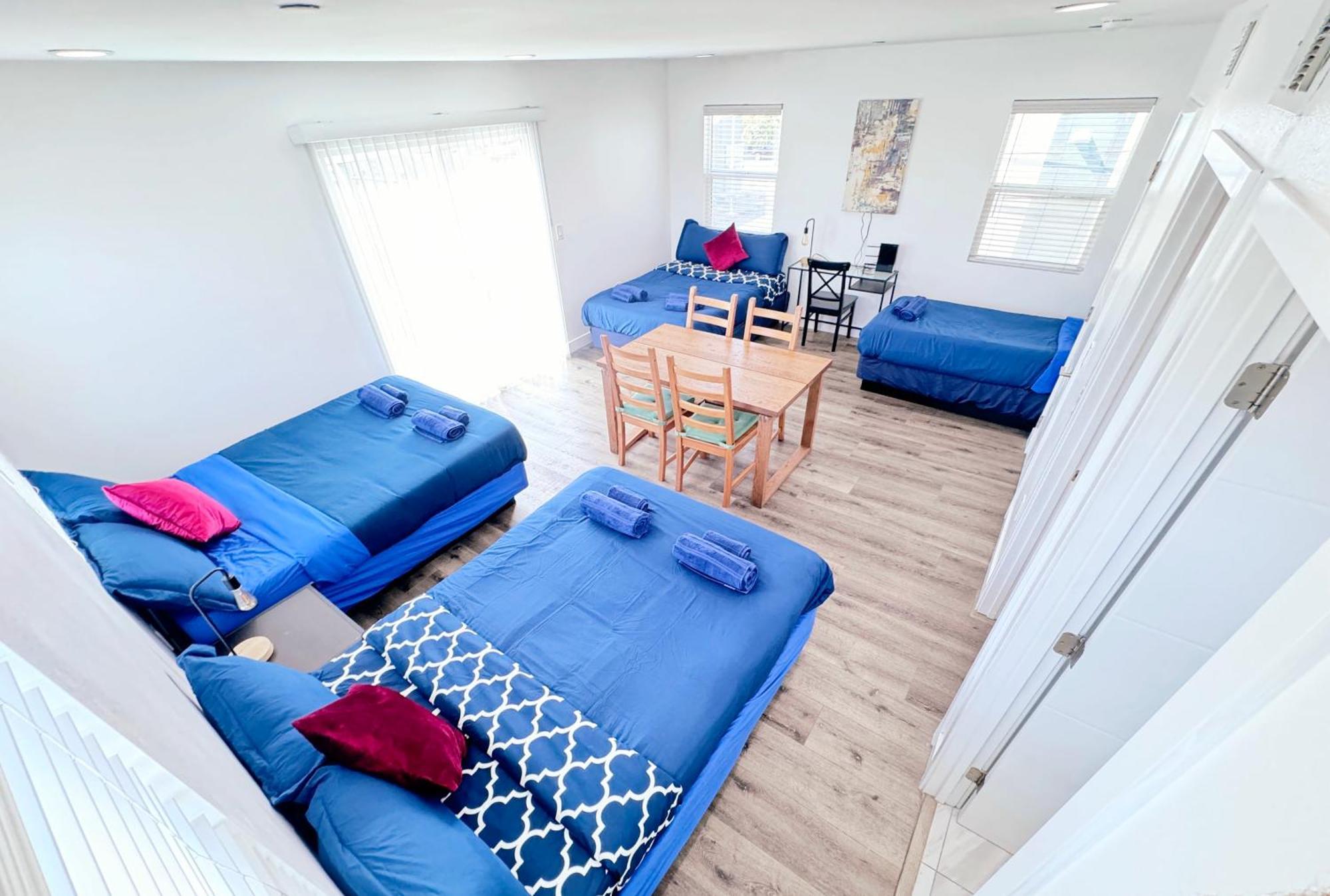 Cozy 3 Bedroom Townhouse With Balcony