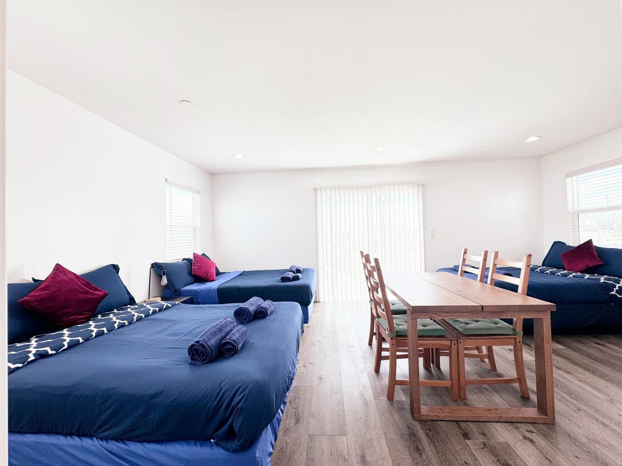 Cozy 3 Bedroom Townhouse With Balcony Apartment