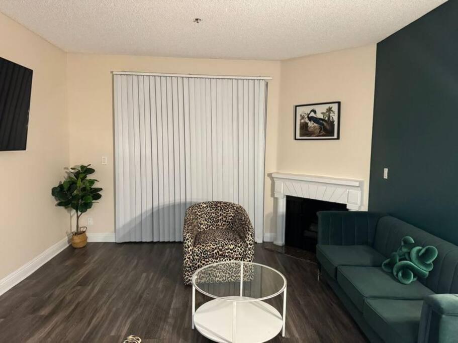 Travel Haven At Miracle Mile- 110 Apartment *