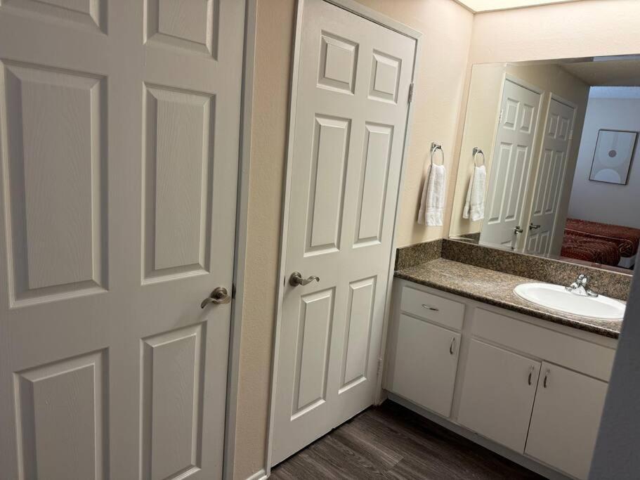 Travel Haven At Miracle Mile- 110 *
