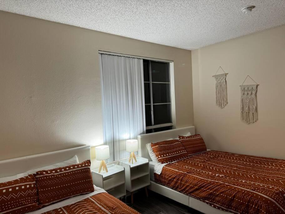 Apartment Travel Haven At Miracle Mile- 110 *