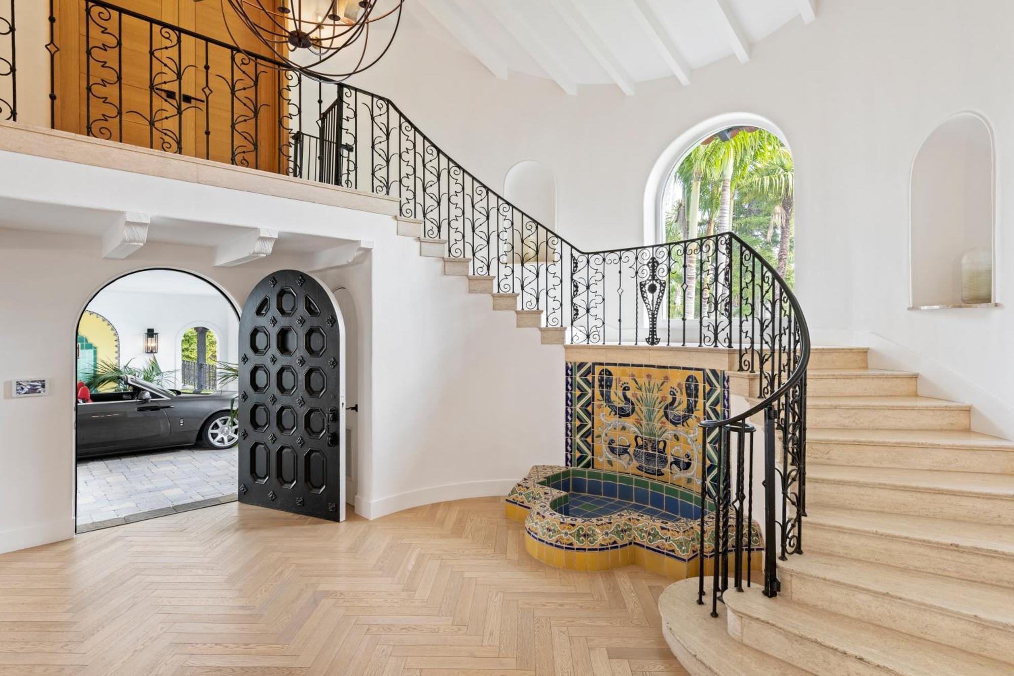 Villa Contemporary Spanish Estate In Beverly Hills
