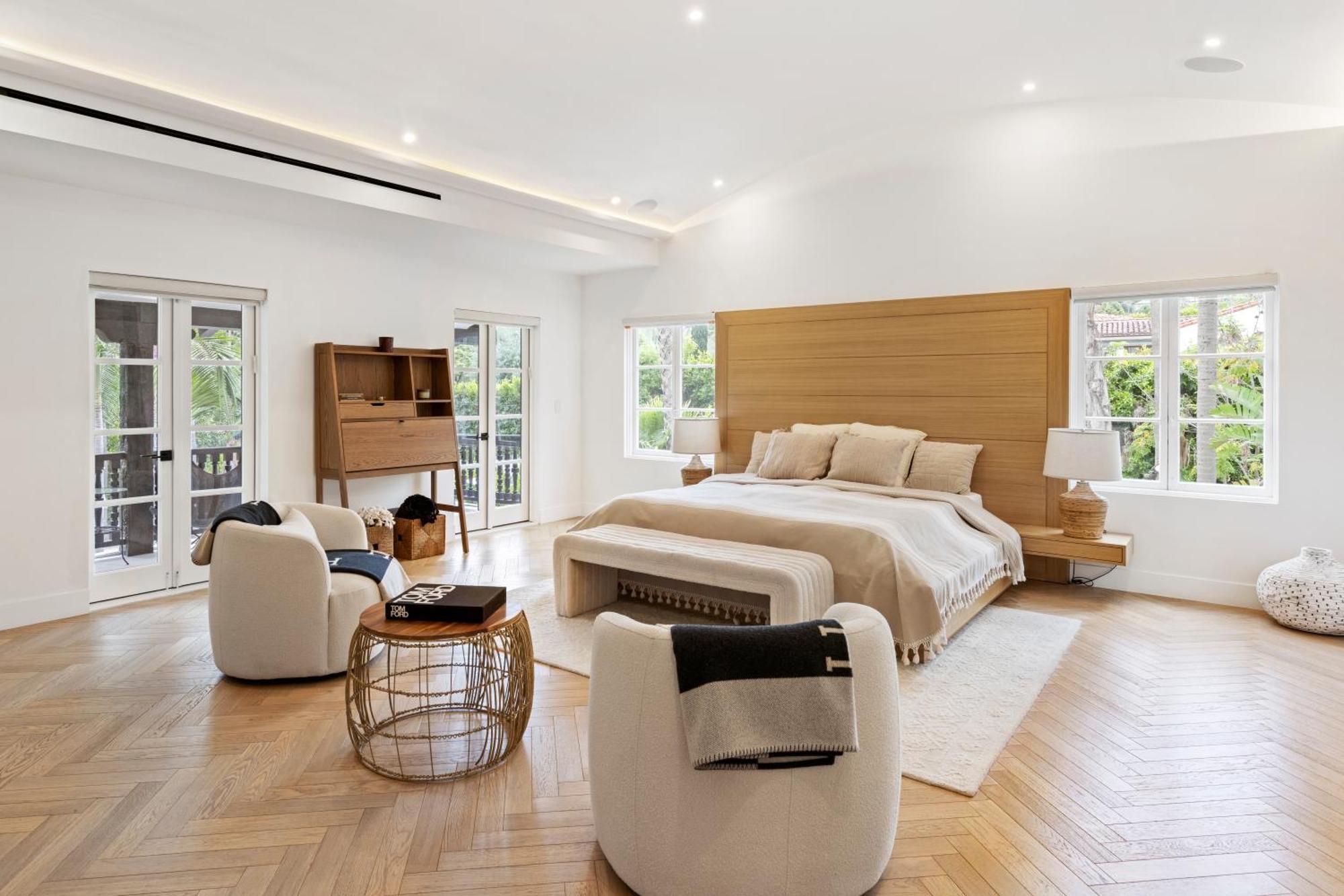 Contemporary Spanish Estate In Beverly Hills *