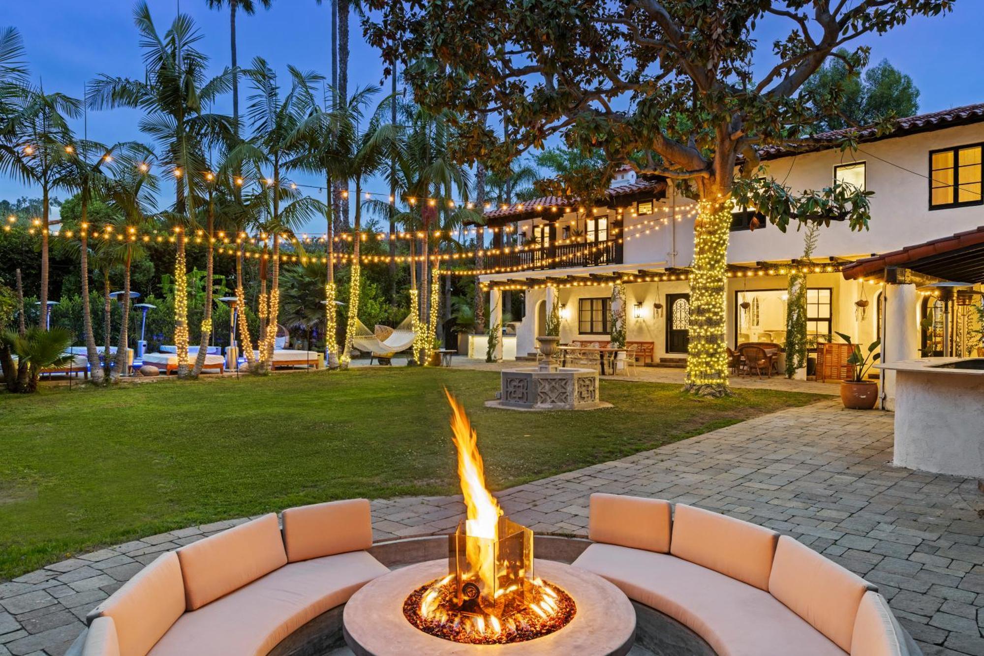 Contemporary Spanish Estate In Beverly Hills Villa