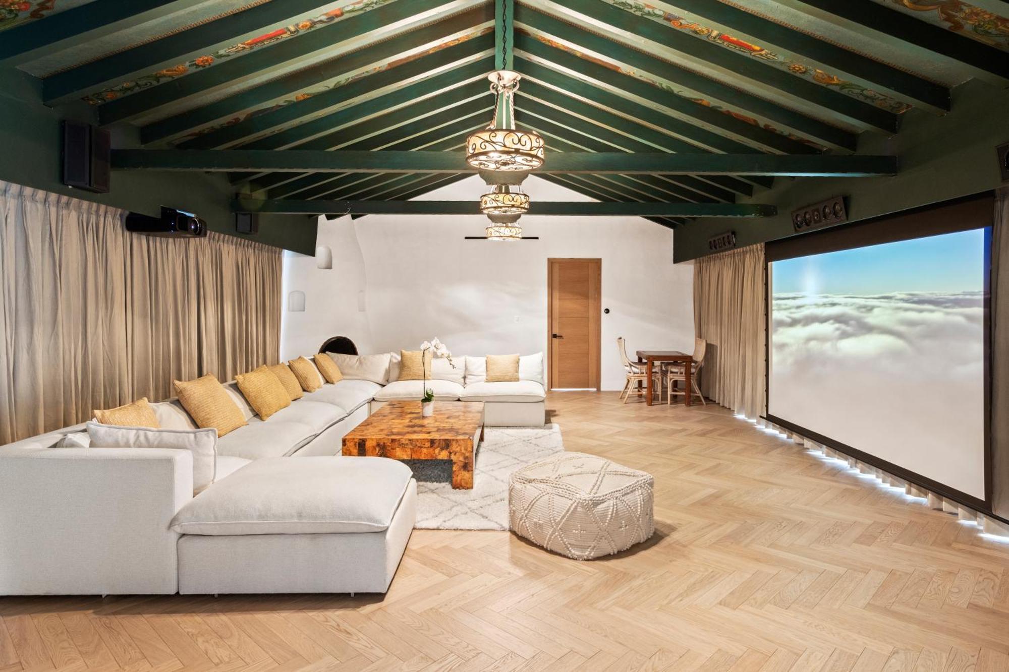 Contemporary Spanish Estate In Beverly Hills