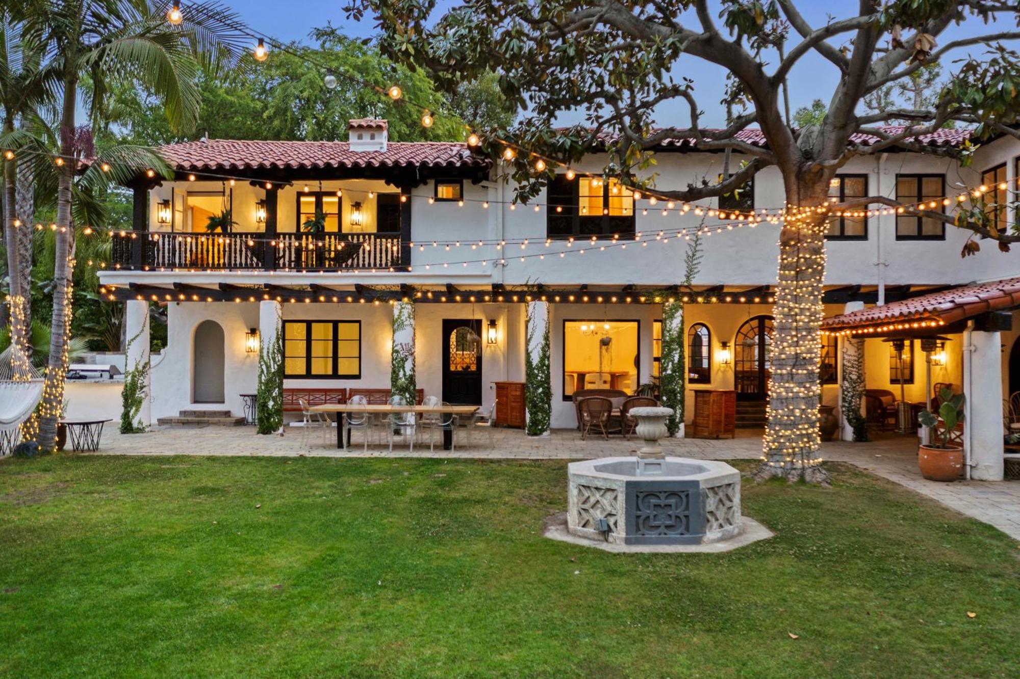 Contemporary Spanish Estate In Beverly Hills Villa *
