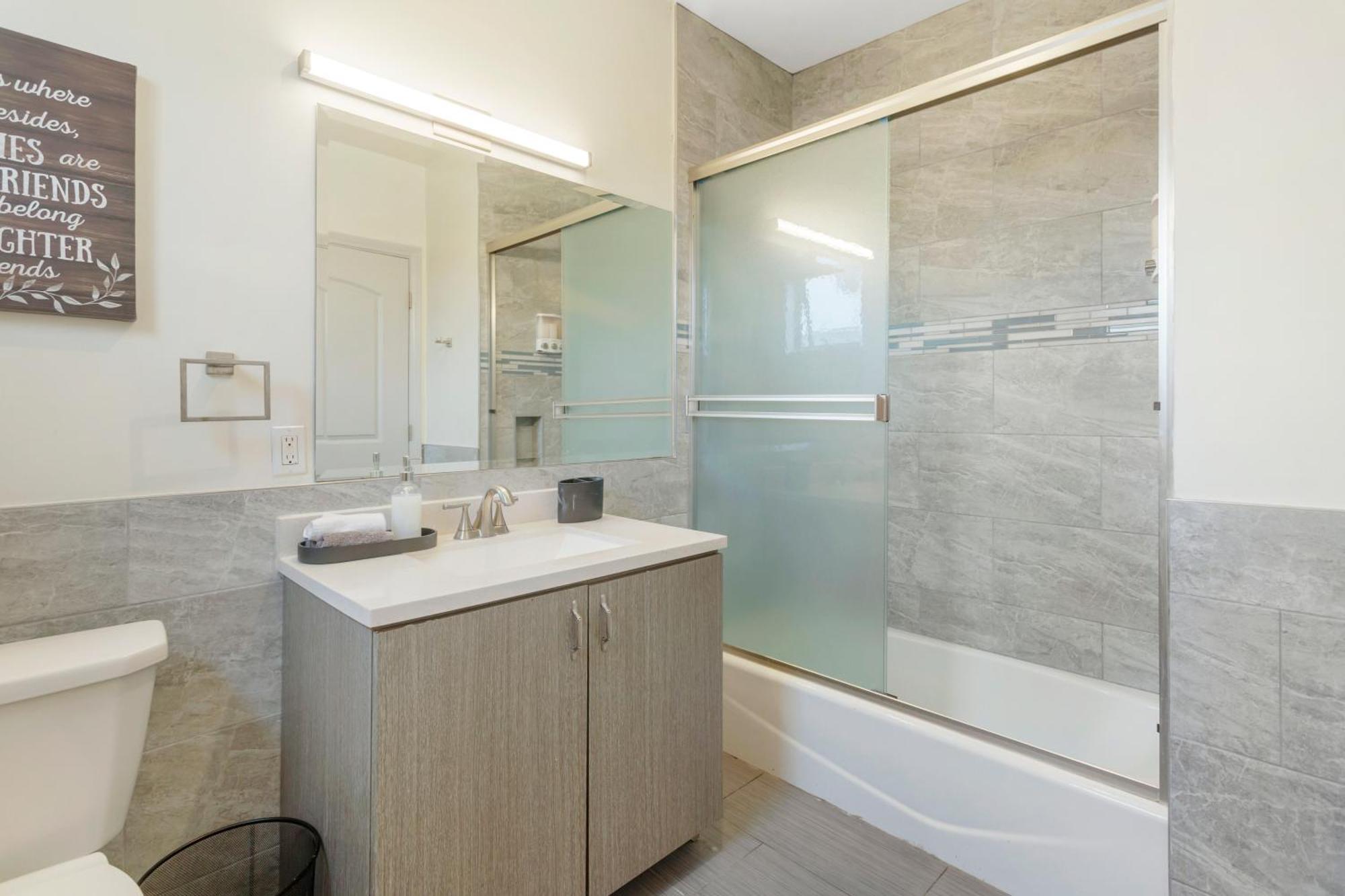 Hotel Serenity Escapes Hollywood