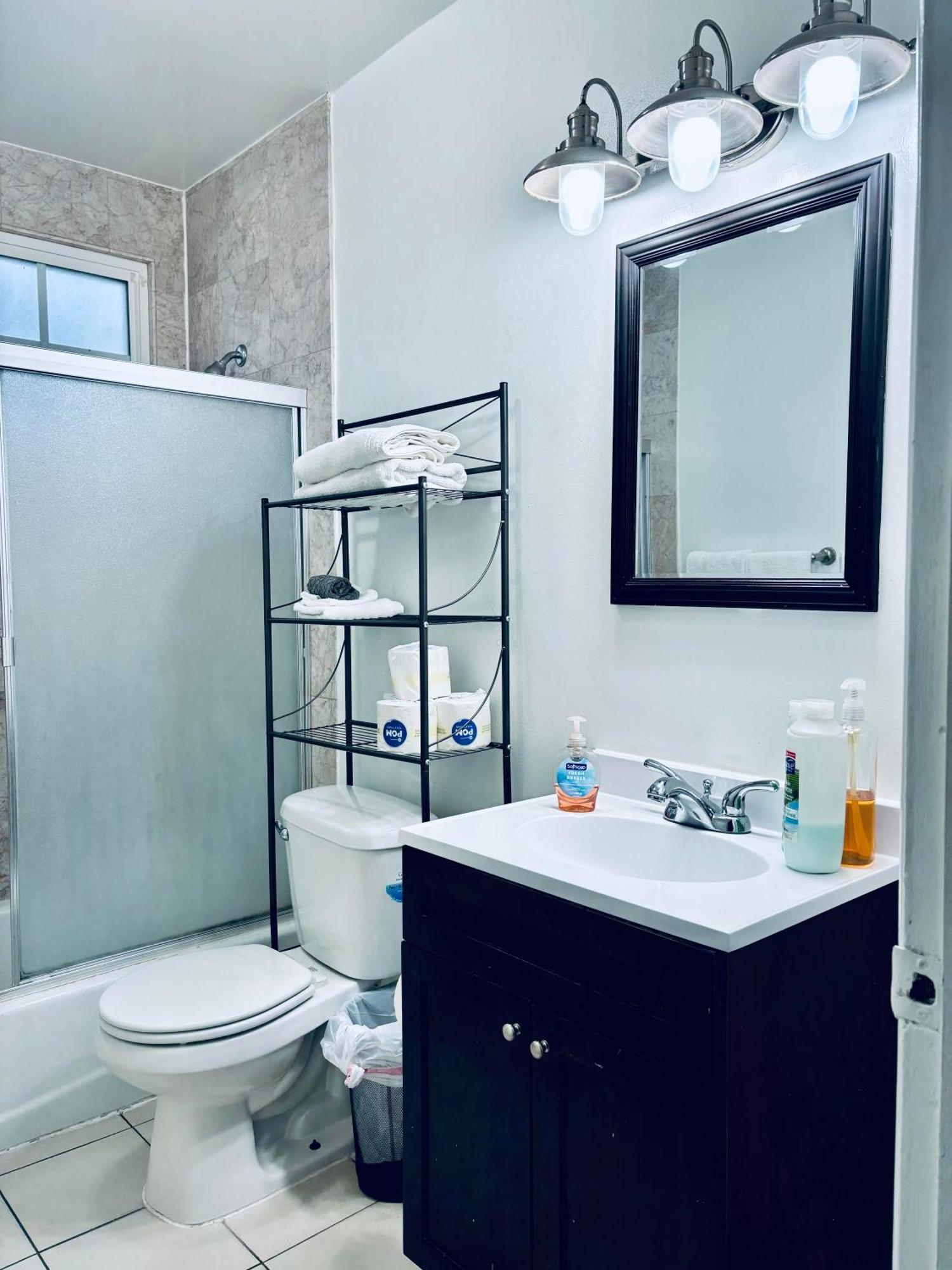 Modern, 1 Bed Condo, Downtown Century Apartment Los Angeles