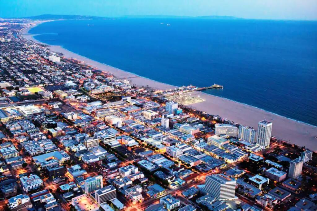 Lovely On The Promenade! Free Parking Apartamento