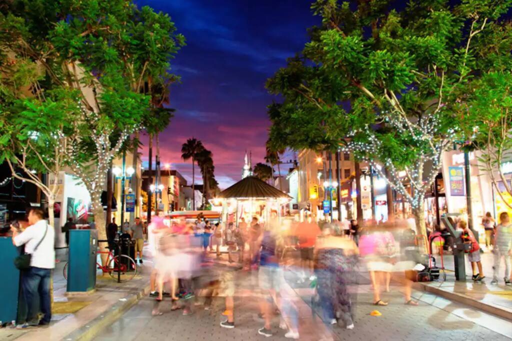 Apartamento Lovely On The Promenade! Free Parking Los Angeles