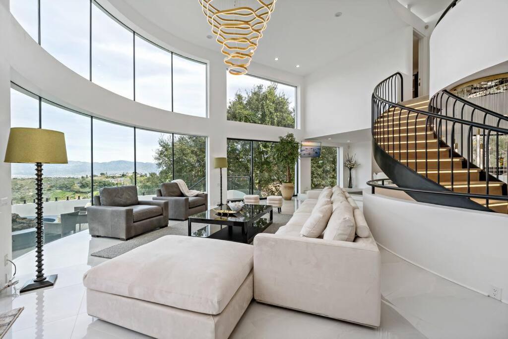 Luxury Yacht Mansion In Bel Air Pousada *