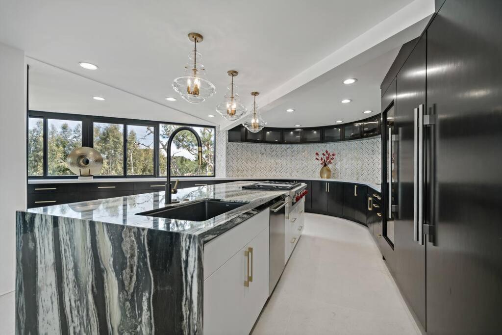 Pousada Luxury Yacht Mansion In Bel Air
