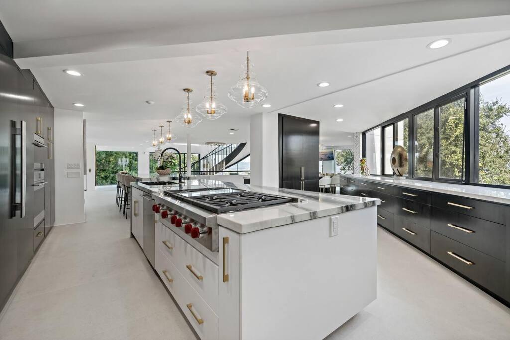 Pousada Luxury Yacht Mansion In Bel Air *