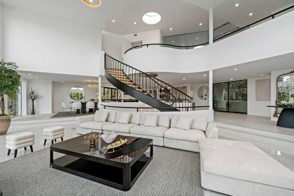 Pousada Luxury Yacht Mansion In Bel Air Los Angeles