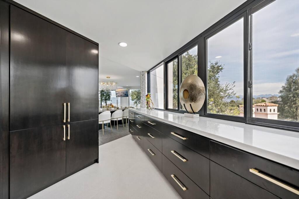Luxury Yacht Mansion In Bel Air Pousada