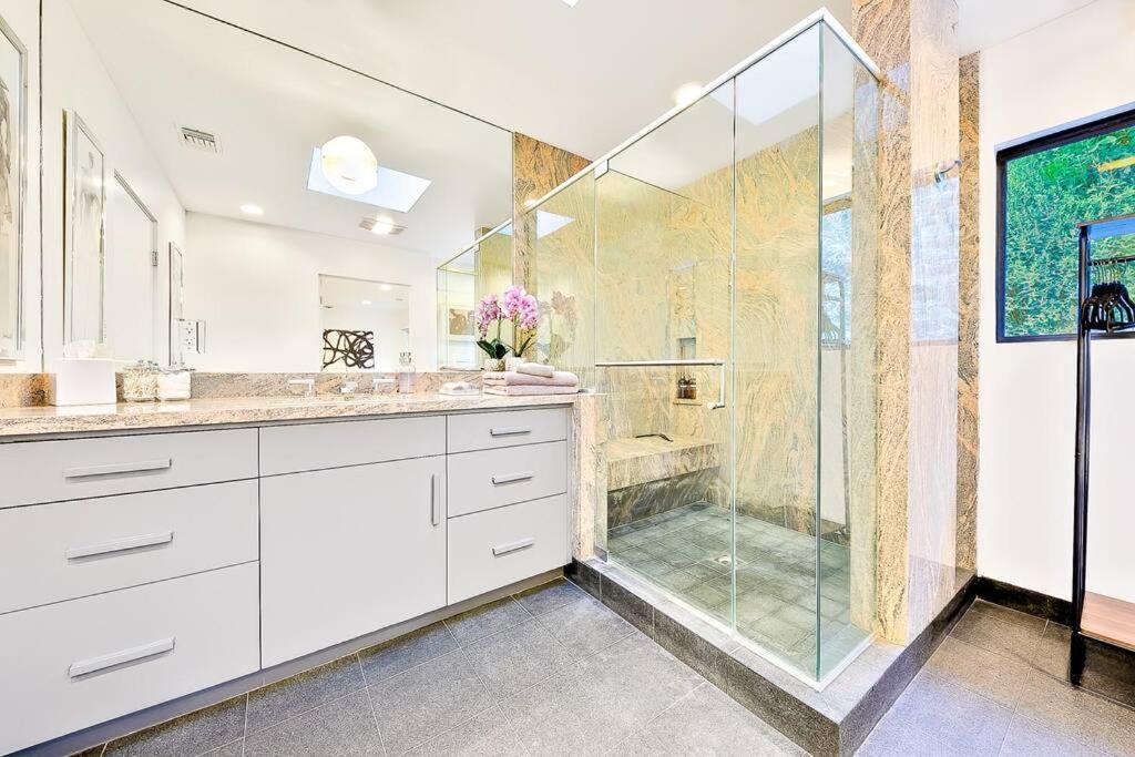 Casa Royal Beverly Hills Holiday home *