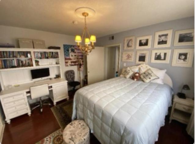 In Beverly Hills - Private Bedroom & Bath For Female Only - Near Beverly Center, Cedars Sinai Hospital, The Grove * Los Angeles