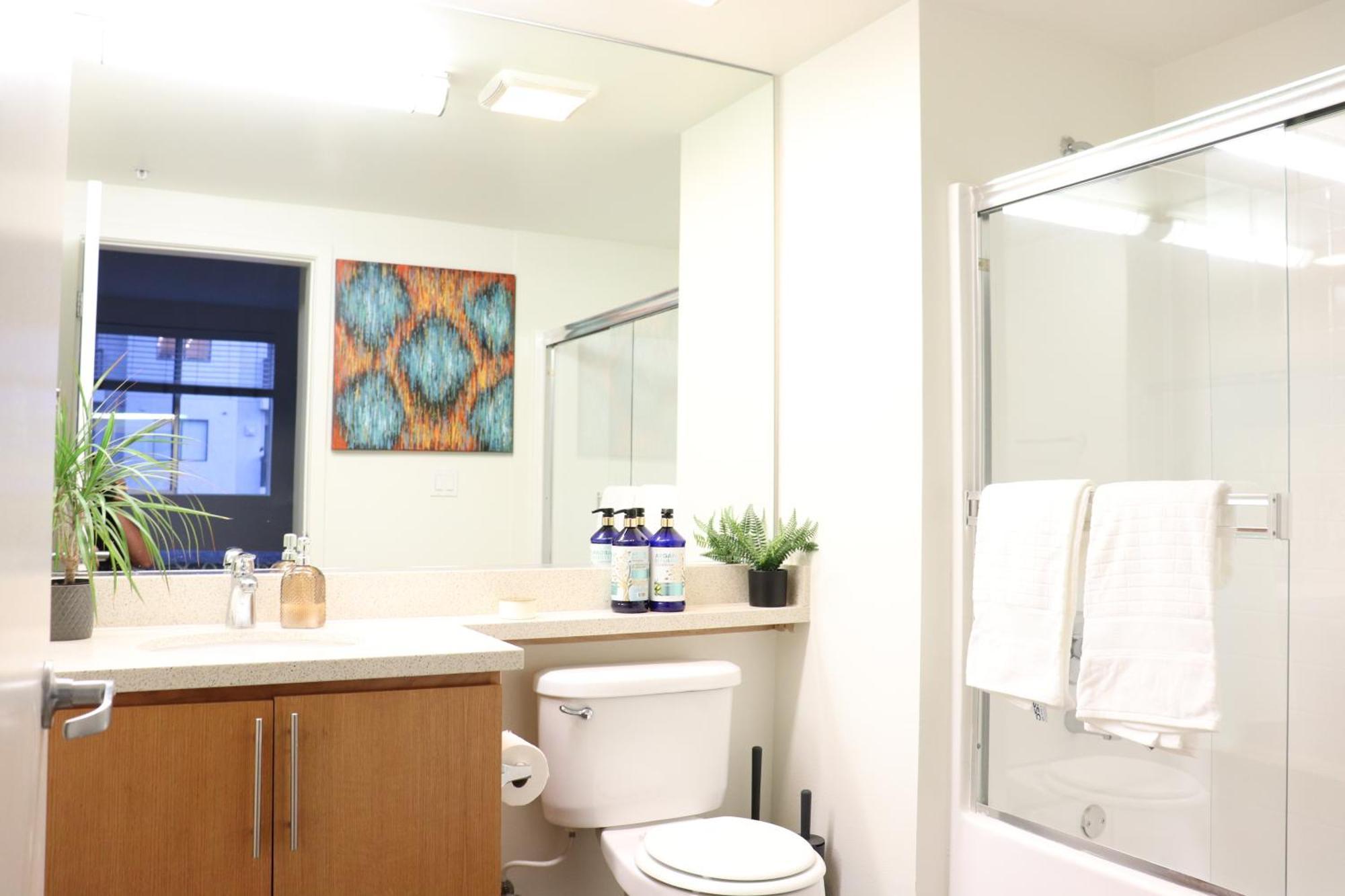 Apartment Heart Of Santa Monica 2 Bedroom 2 Bath *