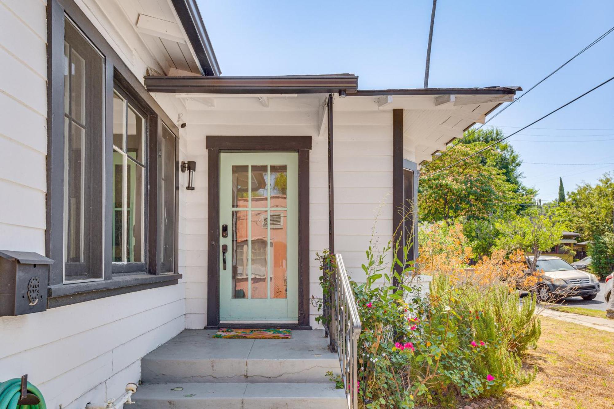 Angeles Family With Deck About 7 Mi To Downtown Holiday home
