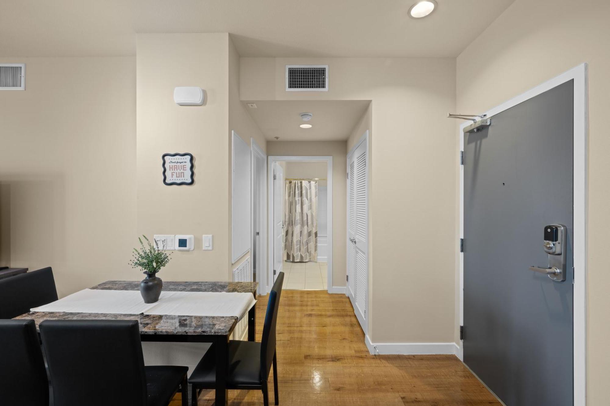 Stylish 1br In Prime La Spot