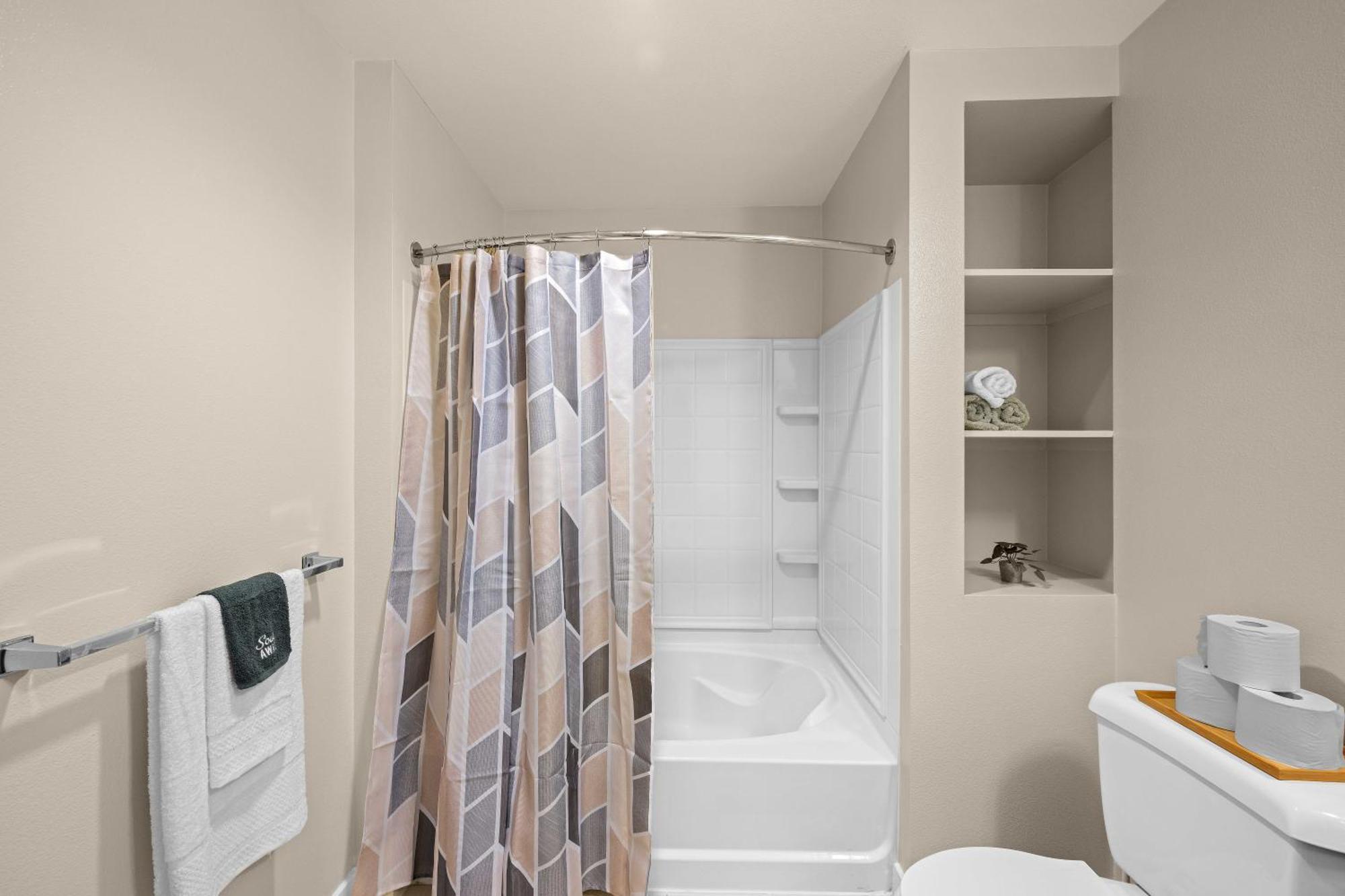 Stylish 1br In Prime La Spot