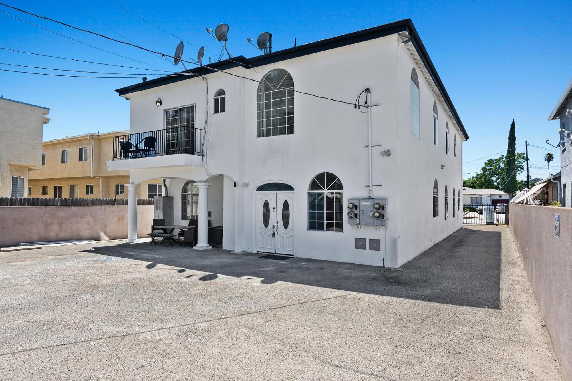 Lovely Gated 3bedroom & 2 Bath Unit Near Universal And Hollywood Apartment