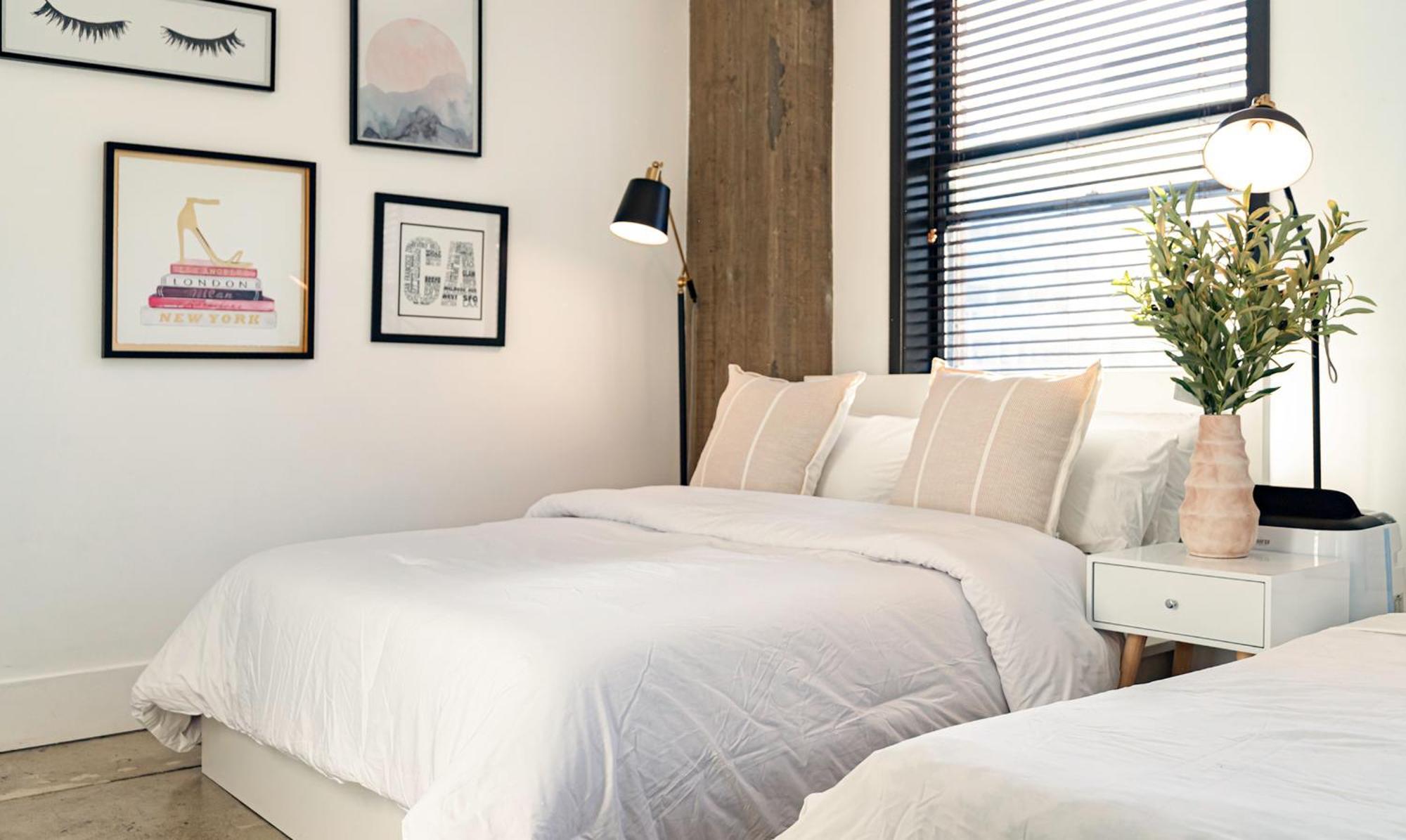 Fashion Loft 2 Bedroom Downtown Apartment *
